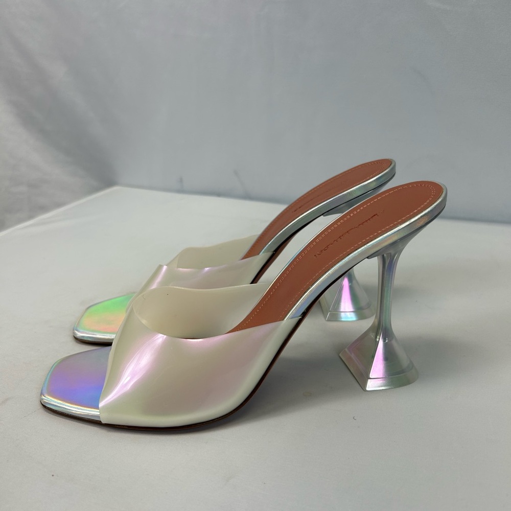 Amina Muaddi

Lupita PVC Mules - Picture 3 of 7